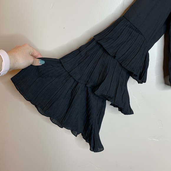 SOLD ⭐️ Nasty Gal Pleated Sleeve Top - Picture 5 of 6